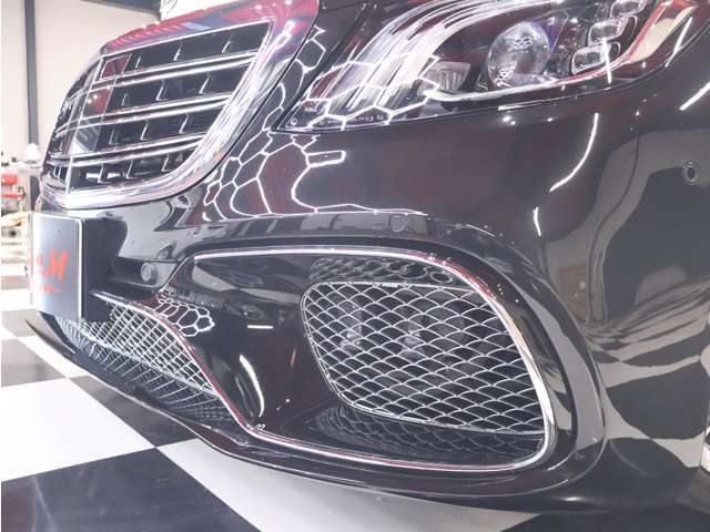 FバンパーはS65仕様に変更で迫力のスタイルとなっております。
