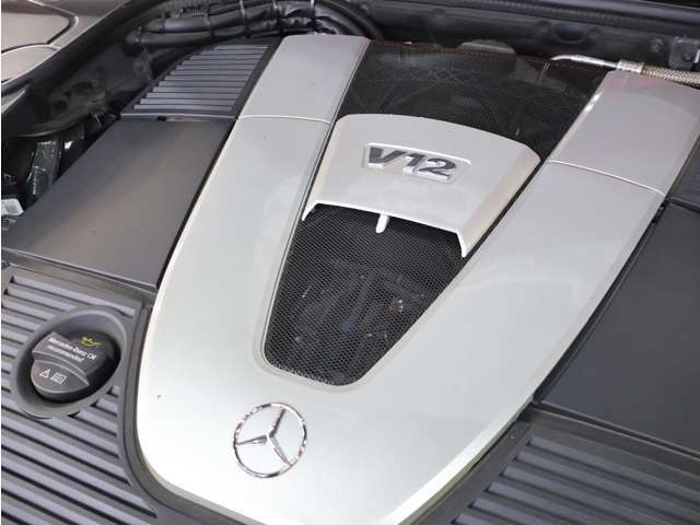Sクラスとしては最後の貴重なV12エンジンとなります。