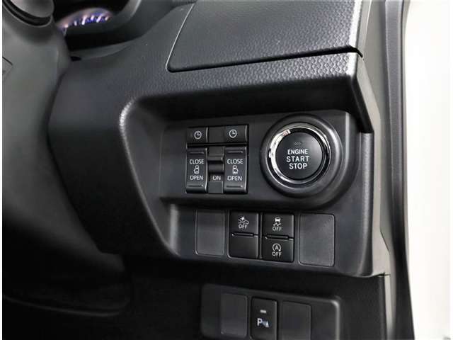 電動のスライドドアで楽々スムース！運転席から開閉の操作ができます！＆スタートスイッチを押してエンジン始動ができるスマートキーが装備されています♪ポケットや鞄からキーを出さずに乗り込めます♪