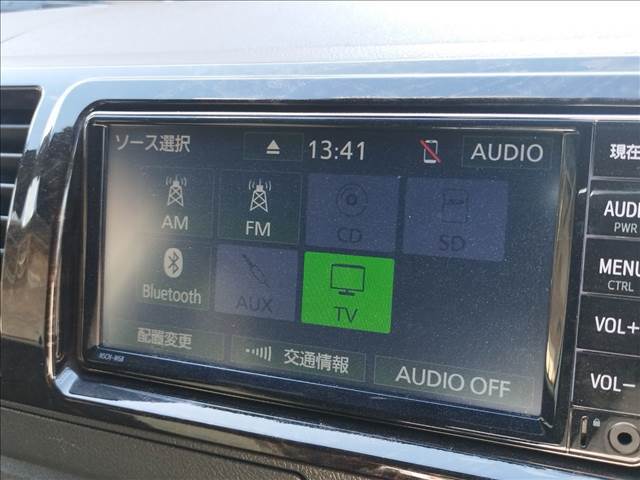 純正SDナビ搭載。最新型のナビへの交換もご相談頂けます。