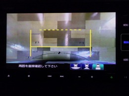 バックカメラの画像です。ガイドラインがスムースな車庫入れをサポートいたします！車庫入れの安心感がアップしますね☆