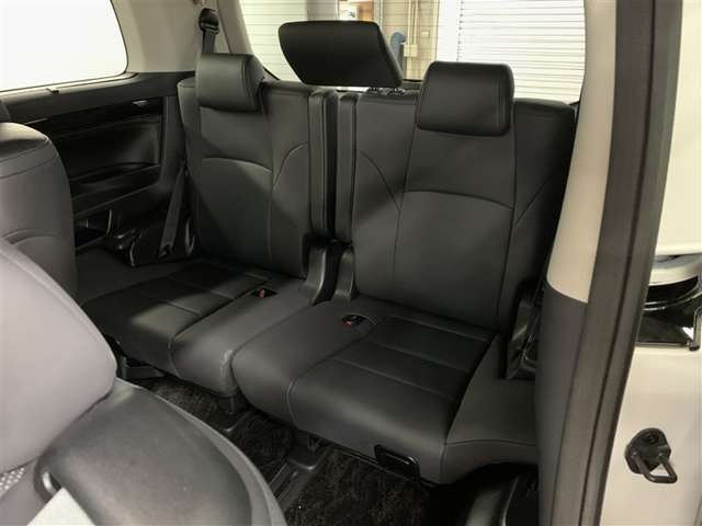 サードシートも十分なスペースをしっかり確保した7人乗りです。