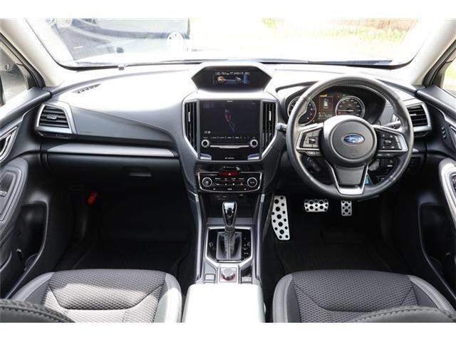 前席全体　目線も高く広い視界で安心して運転することができますね！