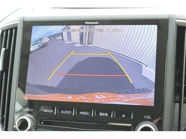 バックモニター付ですので、車庫入れも駐車もラクラクです。