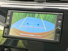 【バックカメラ】駐車時に後方がリアルタイム映像で確認できます。大型商業施設や立体駐車場での駐車時や、夜間のバック時に大活躍！運転スキルに関わらず、今や必須となった装備のひとつです！