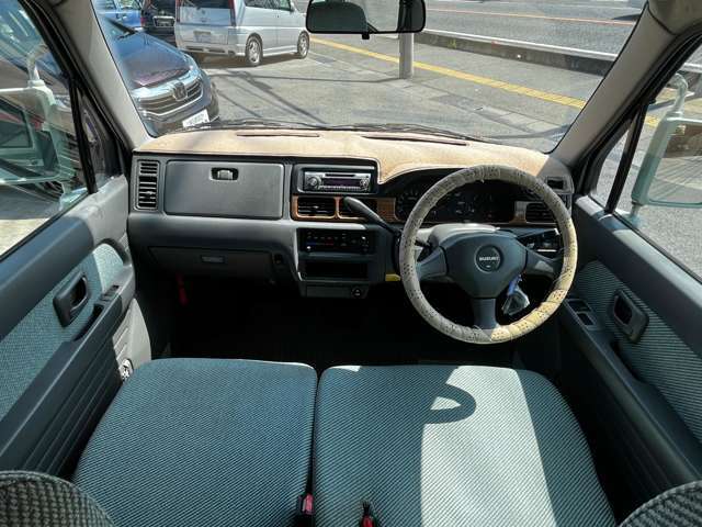 ★狭い車内ですがベンコラで感覚的には窮屈に感じません★