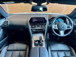 全体を俯瞰してみるとよく分かる、細部までこだわったデザインです！ドライバーの運転姿勢にもこだわっていることがよく分かります！