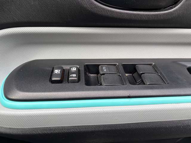 もちろんパワーウィンドウ！