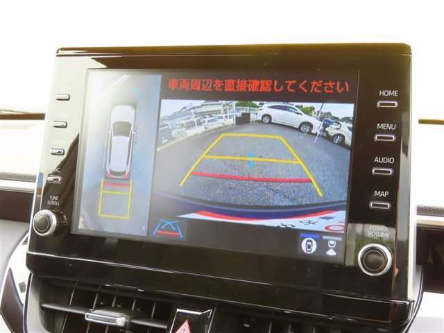バックカメラの他に上から見下ろしたような画像が見れるアラウンド（全方位）モニター。前後左右を把握できる、すごい機能が装備されています！