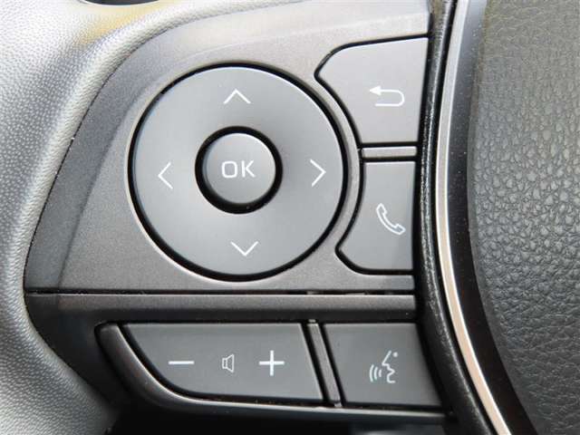 ブルートゥースに接続すれば、スマホに入れている音楽が聞けたり運転中に電話がかかってきてしまった場合もハンドルから電話を取ることができます！