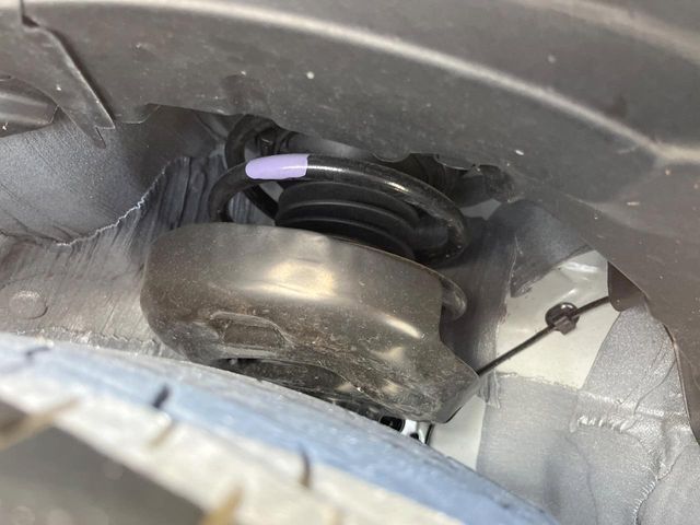 お車を安心してお乗りいただく為には、足回りの定期点検が欠かせません。サービスサポート（有償保証）では無料点検もご提供しており、安心のカーライフをお過ごしいただけるサポート体制が整っています。