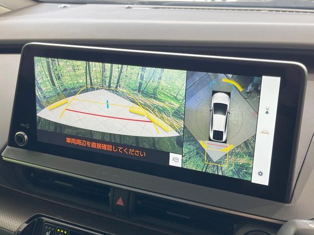 【パノラミックビューモニター】専用のカメラにより、上から見下ろしたような視点で360度クルマの周囲を確認することができます☆死角部分も確認しやすく、狭い場所での切り返しや駐車もスムーズに行えます。