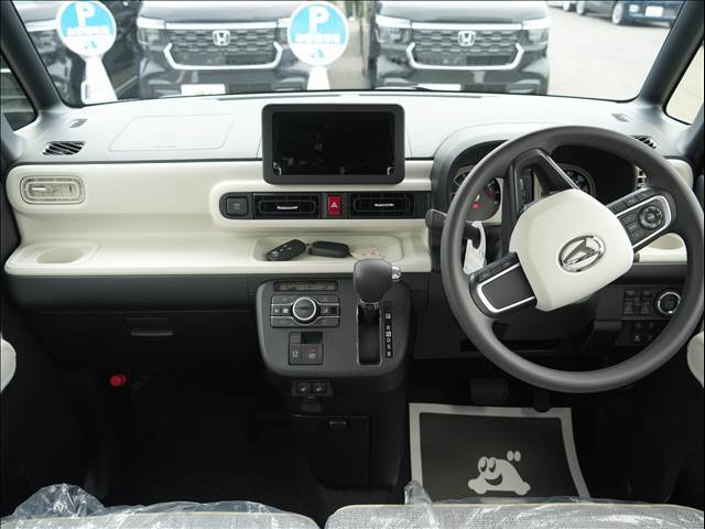 アベカツの納車式☆花束＆ゴールデンキーをもっての記念撮影☆10年に1度と言われるお車の買い替え。忘れられない瞬間をスタッフと主役のお客様で作り上げましょう！！
