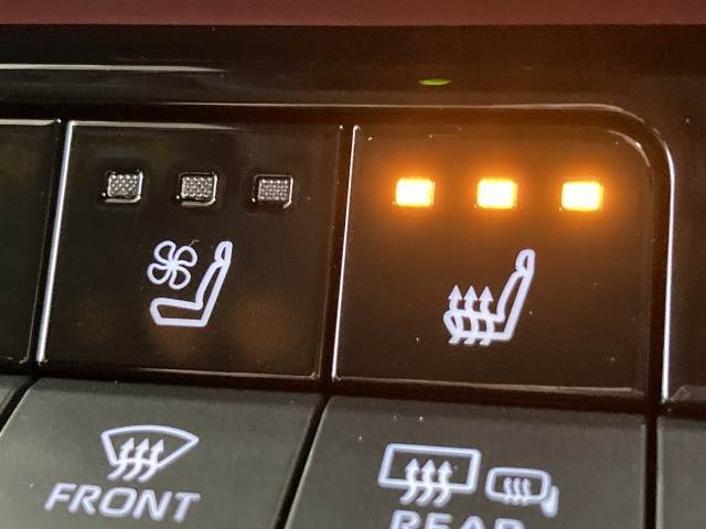 【シートヒーター＆シートクーラー】高級車にふさわしい快適装備で、夏場は座面から涼しい風が、冬場は身体の芯からポカポカになりますね。