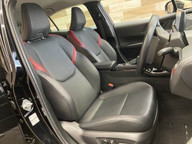 【電動リクライニング】は細やかな調整ができ、体格を問わずベストポジションがとれ長距離ドライブも快適です。