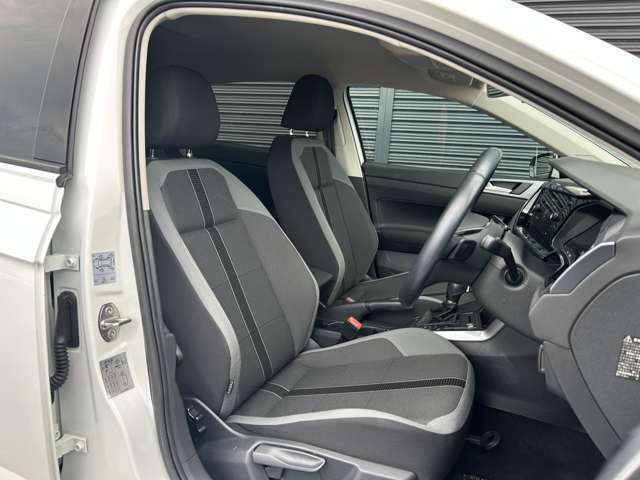 ヘタリ・汚れ等もなく、きれいな状態を保っています！足元もゆったりとしたスペースがあるので十分に快適なドライブが期待できます☆