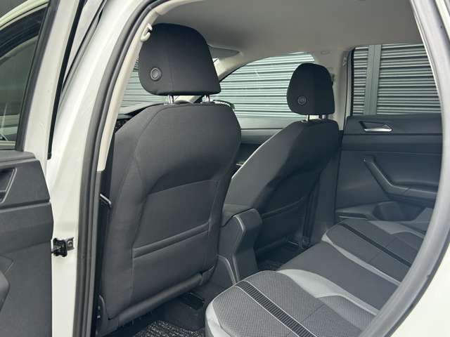 ヘタリ・汚れ等もなく、きれいな状態を保っています！足元もゆったりとしたスペースがあるので十分に快適なドライブが期待できます☆