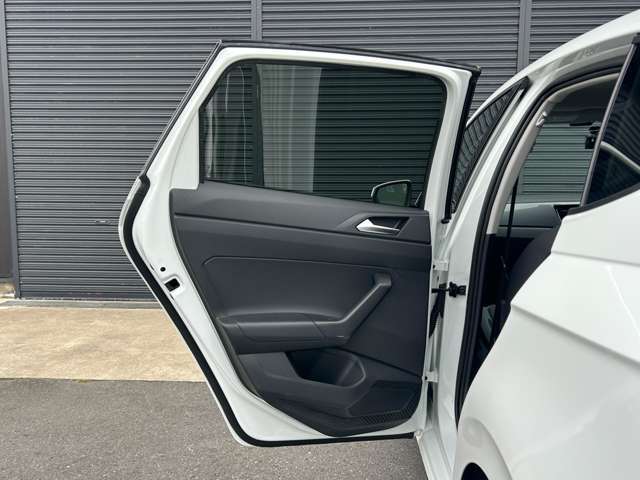 ヘタリ・汚れ等もなく、きれいな状態を保っています！足元もゆったりとしたスペースがあるので十分に快適なドライブが期待できます☆