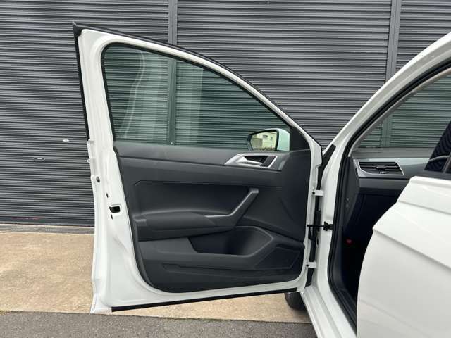 ヘタリ・汚れ等もなく、きれいな状態を保っています！足元もゆったりとしたスペースがあるので十分に快適なドライブが期待できます☆