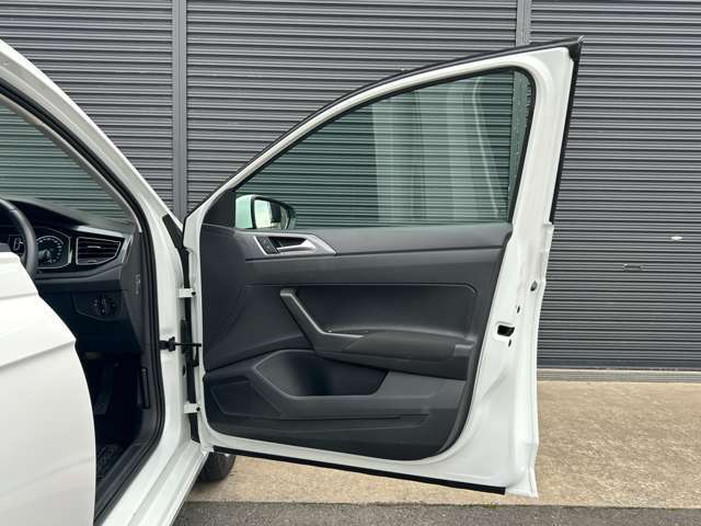 ヘタリ・汚れ等もなく、きれいな状態を保っています！足元もゆったりとしたスペースがあるので十分に快適なドライブが期待できます☆