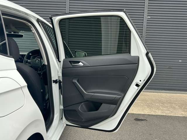 ヘタリ・汚れ等もなく、きれいな状態を保っています！足元もゆったりとしたスペースがあるので十分に快適なドライブが期待できます☆