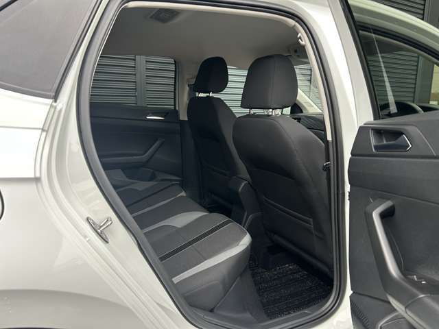 ヘタリ・汚れ等もなく、きれいな状態を保っています！足元もゆったりとしたスペースがあるので十分に快適なドライブが期待できます☆