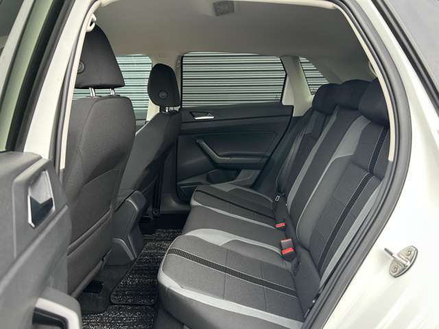 ヘタリ・汚れ等もなく、きれいな状態を保っています！足元もゆったりとしたスペースがあるので十分に快適なドライブが期待できます☆