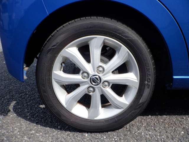 14インチアルミホイール！！格好良くてホイールがあなたの愛車をいっそう輝かせます☆