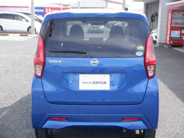 1年間走行無制限保証」全国2300カ所の日産サービス工場で保証修理が受けられる。