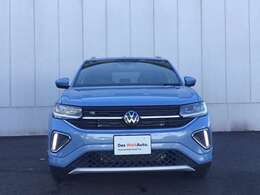 プリクラッシュブレーキシステム”Front Assist”搭載。衝突の危険が予測される場合に、ドライバーが回避操作を行わなければ、システムが自動で車両を減速させて衝突の被害を軽減します。