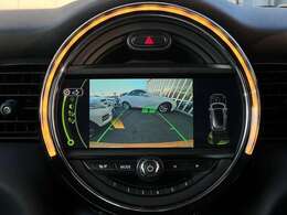 運転が不慣れな方でも大丈夫！バックモニターを装備しておりますので、車両後方の映像が映し出されバックミラーでは見えない障害物なども、正確に視認できます。