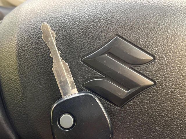 【キーレス】少し離れた場所からでもボタン一つでドアの開錠・施錠ができるのでとっても便利！ドアの鍵穴周りに傷をつけることもありません♪