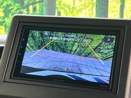 【バックカメラ】駐車時に後方がリアルタイム映像で確認できます。大型商業施設や立体駐車場での駐車時や、夜間のバック時に大活躍！運転スキルに関わらず、今や必須となった装備のひとつです！