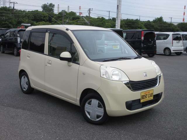 運転席側です。ボンネットに飛び石傷がありますが、それ以外は目立つ傷や凹みは無く、綺麗な状態です。気になる箇所などございましたらお気軽にお問い合わせ下さい！