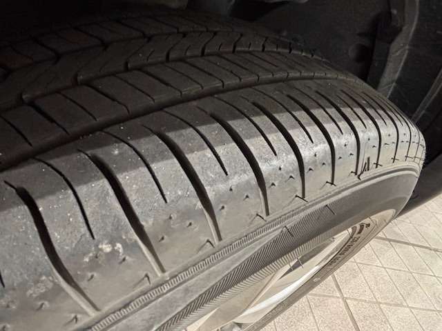 タイヤ溝もたっぷり残っています。