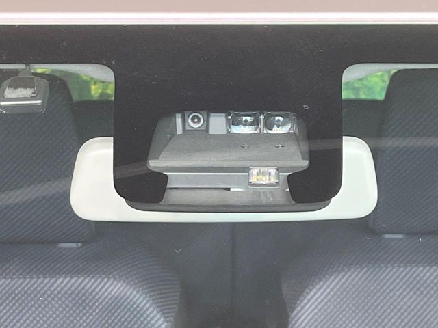 【スズキ　セーフティサポート】走行中に前方の車両等を認識し、衝突しそうな時は警報とブレーキで衝突回避と被害軽減をアシスト。より安全にドライブをお楽しみいただけます。