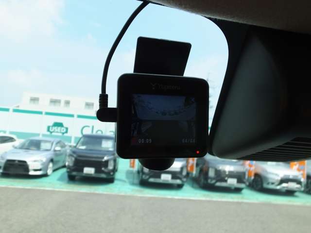 ちなみにドラレコのメーカーはユピテルで、全周囲360°カメラタイプのZQ-20を搭載してます