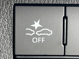 【スマートアシスト】走行中に前方の車両等を認識し、衝突しそうな時は警報とブレーキで衝突回避と被害軽減をアシスト。より安全にドライブをお楽しみいただけます。