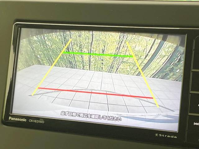 【バックカメラ】駐車時に後方がリアルタイム映像で確認できます。大型商業施設や立体駐車場での駐車時や、夜間のバック時に大活躍！運転スキルに関わらず、今や必須となった装備のひとつです！