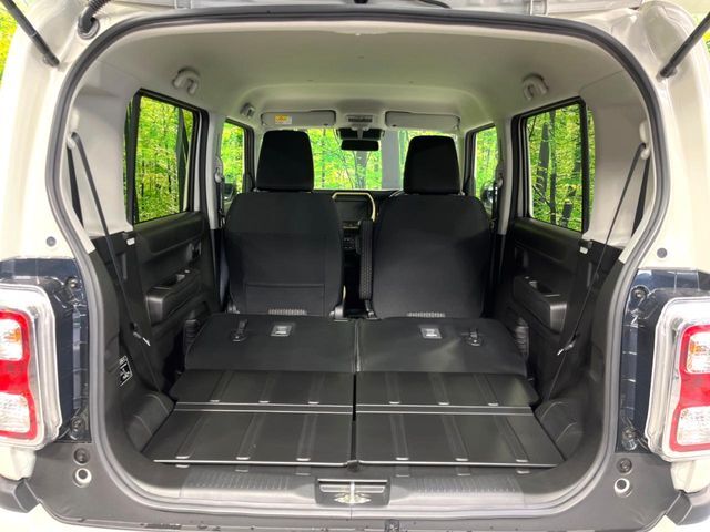 普段のお買い物や通勤、送迎等に十分な荷室スペースを確保しております。セカンドシートを倒すと、大きな荷物の積載も可能です♪