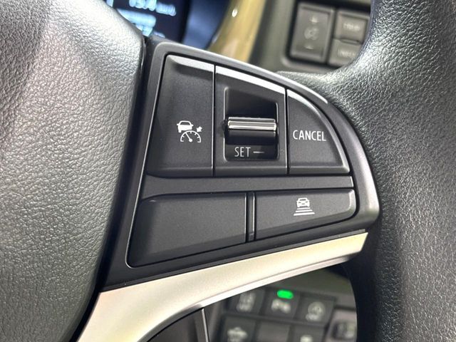 【アダプティブクルーズコントロール】高速道路での長距離走行が楽に！！自動で速度を保つクルーズコントロールが、衝突軽減システムと連携し、前方の車両を感知して車間を保つように速度調節してくれます！！