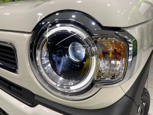 【LEDヘッドライト】悪天候や夜間走行時も良好な視界を確保し安心して運転できる高輝度LEDヘッドライトを装備！点灯速度が早く、消費電力も抑えられています。