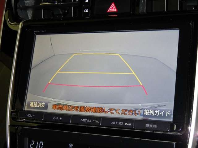 バックモニターも装備しております。バックギアに入れるとナビ画面に車の後方が映し出されます。これで後方確認も安心！