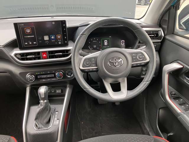 統一感のある広々とした運転席回り