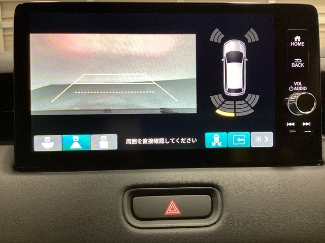 バックでの車庫入れも安心です！　リアカメラが付いているバックモニター付のナビを装備しております。バンパーについているソナーや、操作線もついており距離感も画面から確認できます。
