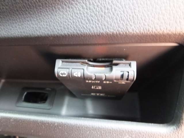 ETCはステアリング下の収納スペースに設置されています。これでスムーズなドライブが楽しめますね♪