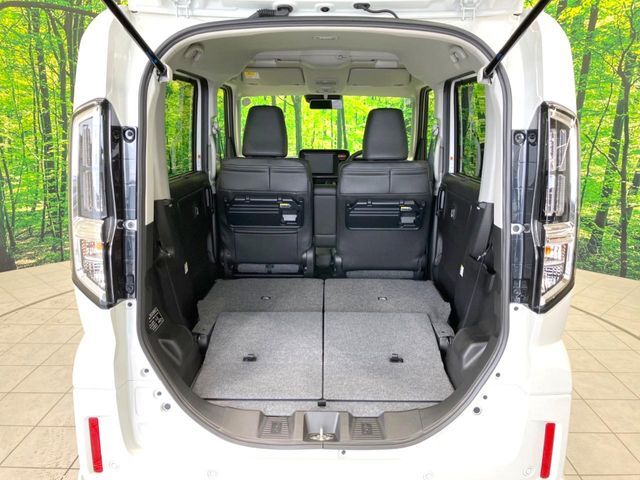 普段のお買い物や通勤、送迎等に十分な荷室スペースを確保しております。セカンドシートを倒すと、大きな荷物の積載も可能です♪