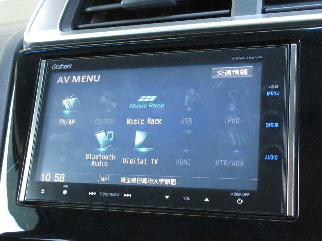 ナビゲーションはギャザズメモリーナビ（VXM-145VFi）を装着しております。AM、FM、CD、DVD再生、Bluetooth、音楽録音再生、フルセグTVがご使用いただけます。