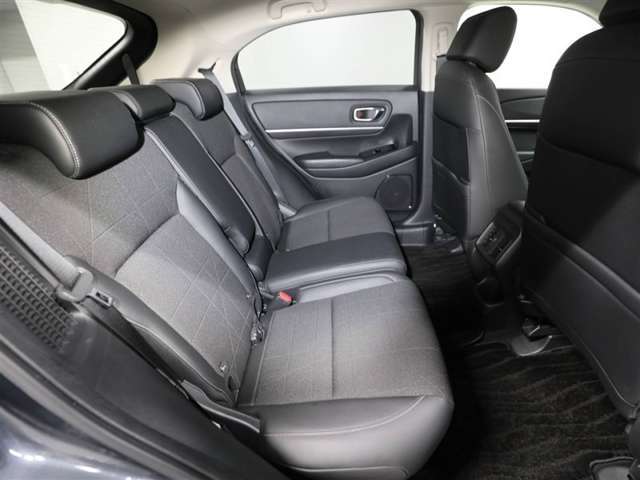 後席もゆとりあるスペースをしっかり確保しています。