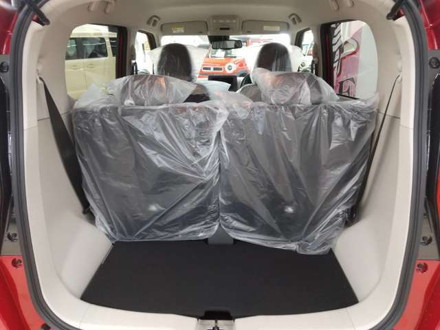 支払総額は、『店頭納車に関わる際の全ての費用』です。県外（市外・遠い地域の方）のお客様には、県外登録費用、陸送費など別途費用がかかりますのでお気軽にお問い合わせ下さい。